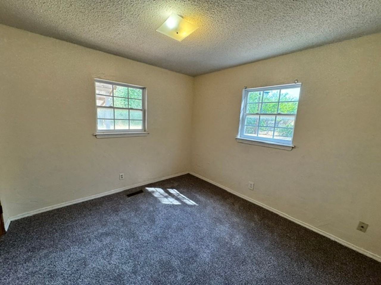 6408 S Lindsay Ave - Photo 5 of 11