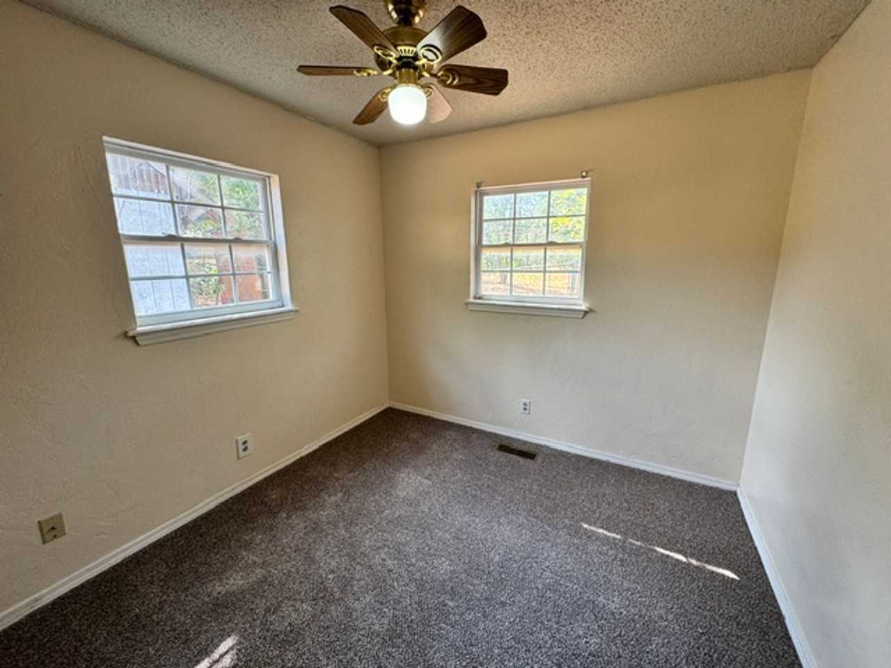 6408 S Lindsay Ave - Photo 6 of 11