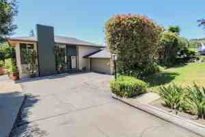 featured image of 298 Country Club Dr
