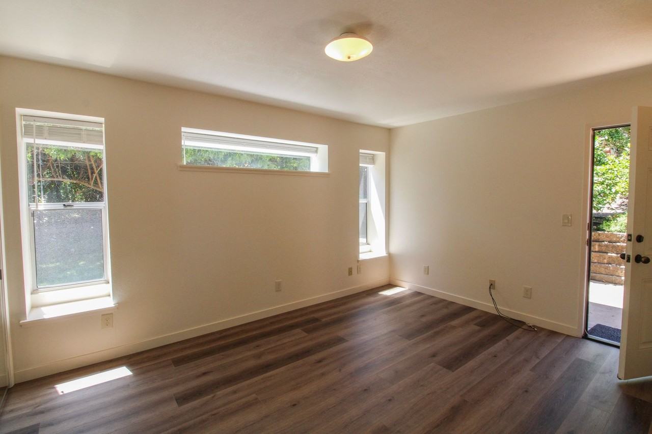 298 Country Club Dr - Photo 6 of 42
