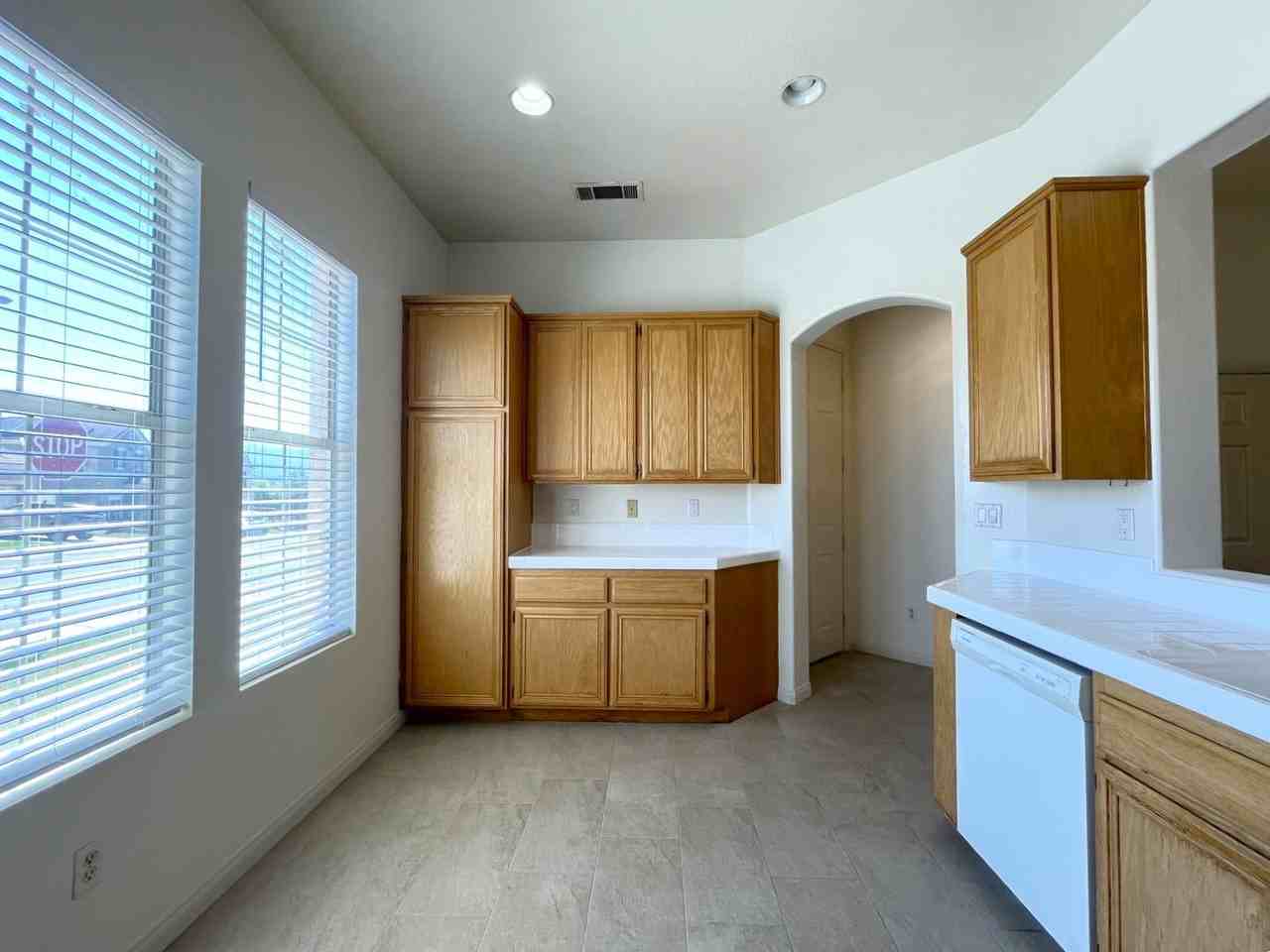 2301 Dorado St - Photo 6 of 30