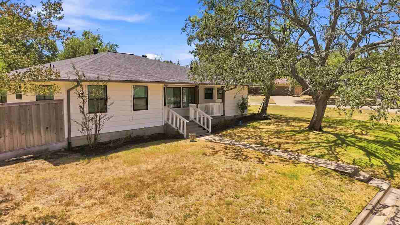900 Winding Rd - Photo 3 of 31
