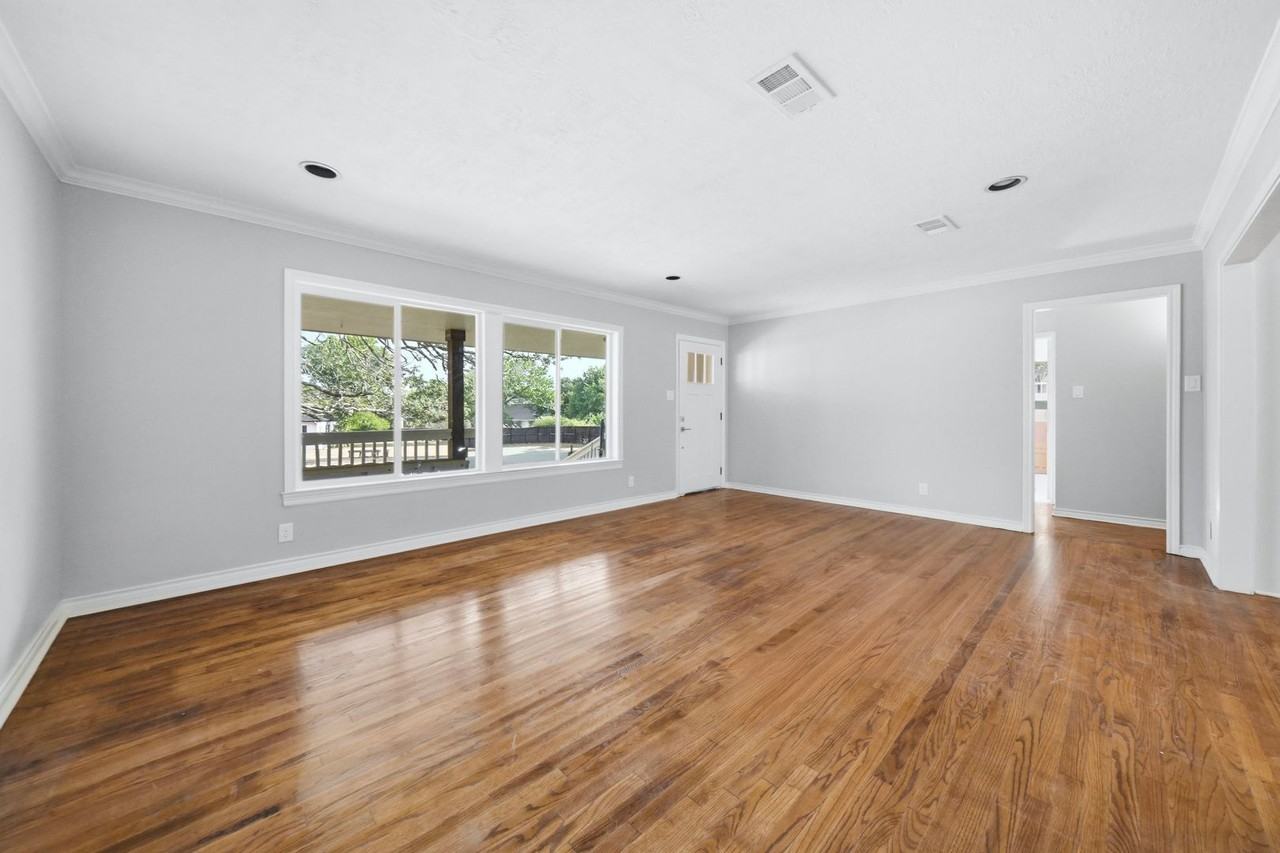 900 Winding Rd - Photo 6 of 31