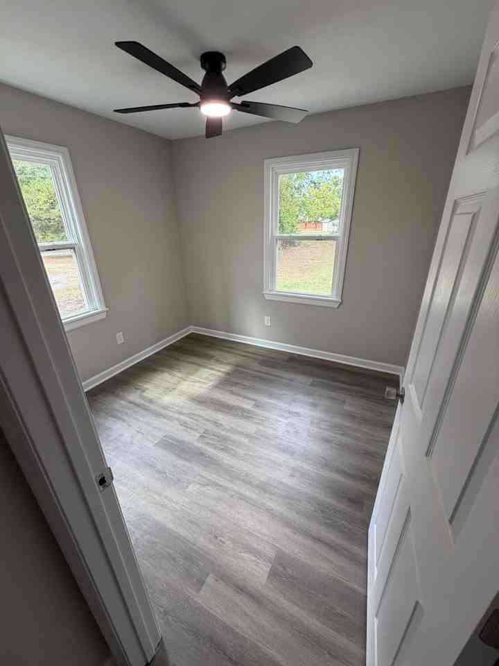 524 Guill St - Photo 4 of 12