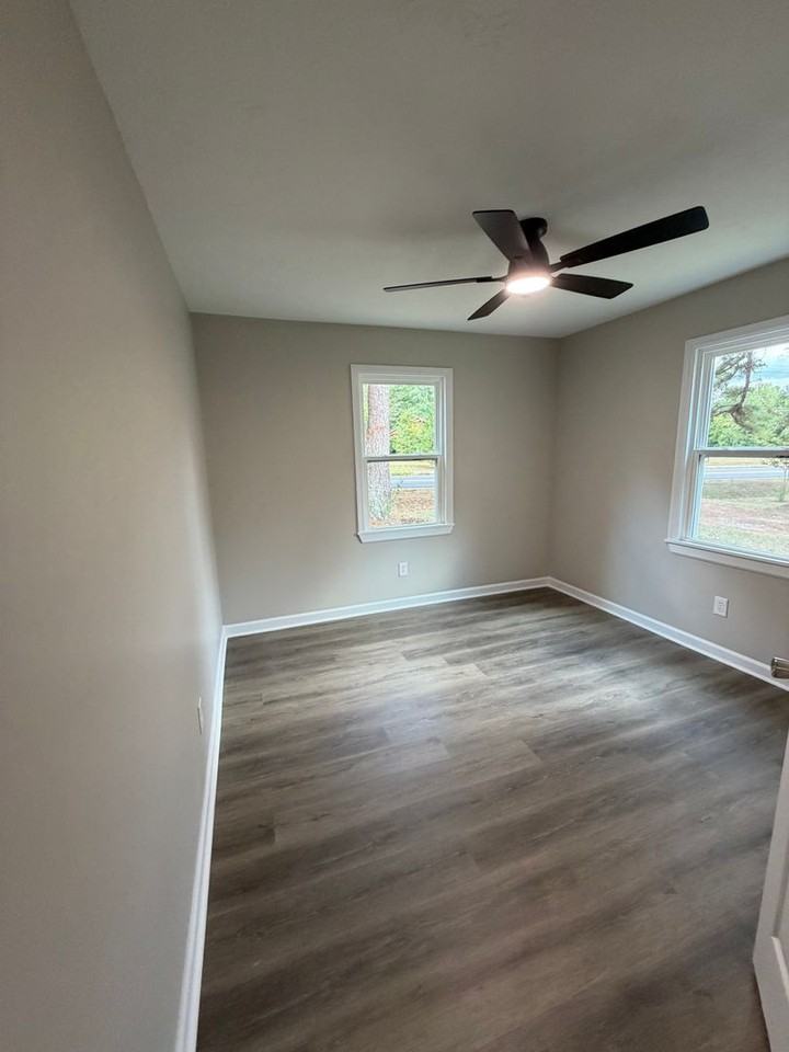 524 Guill St - Photo 6 of 12