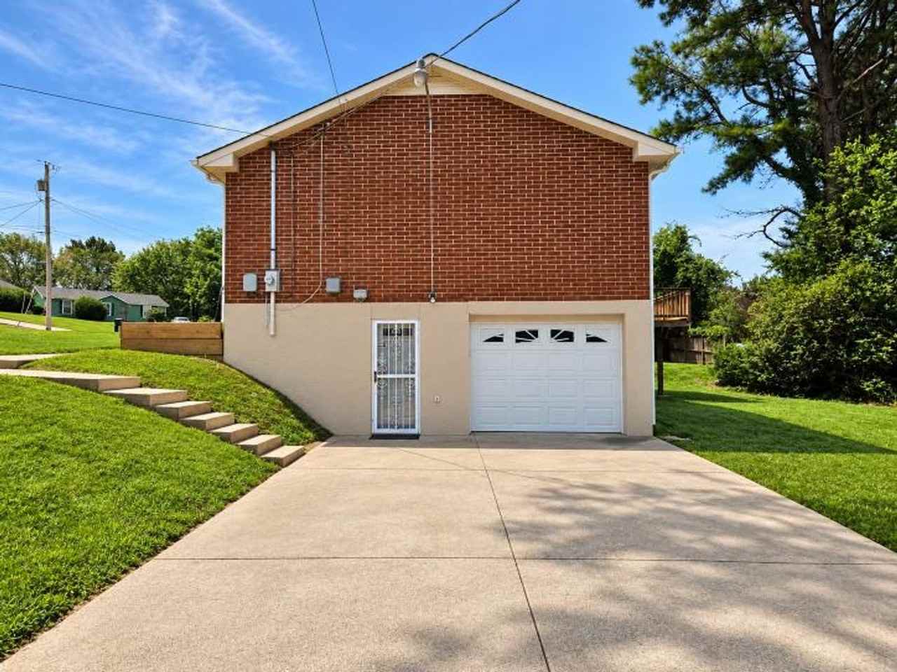 720 Ranch Hill Dr - Photo 2 of 15
