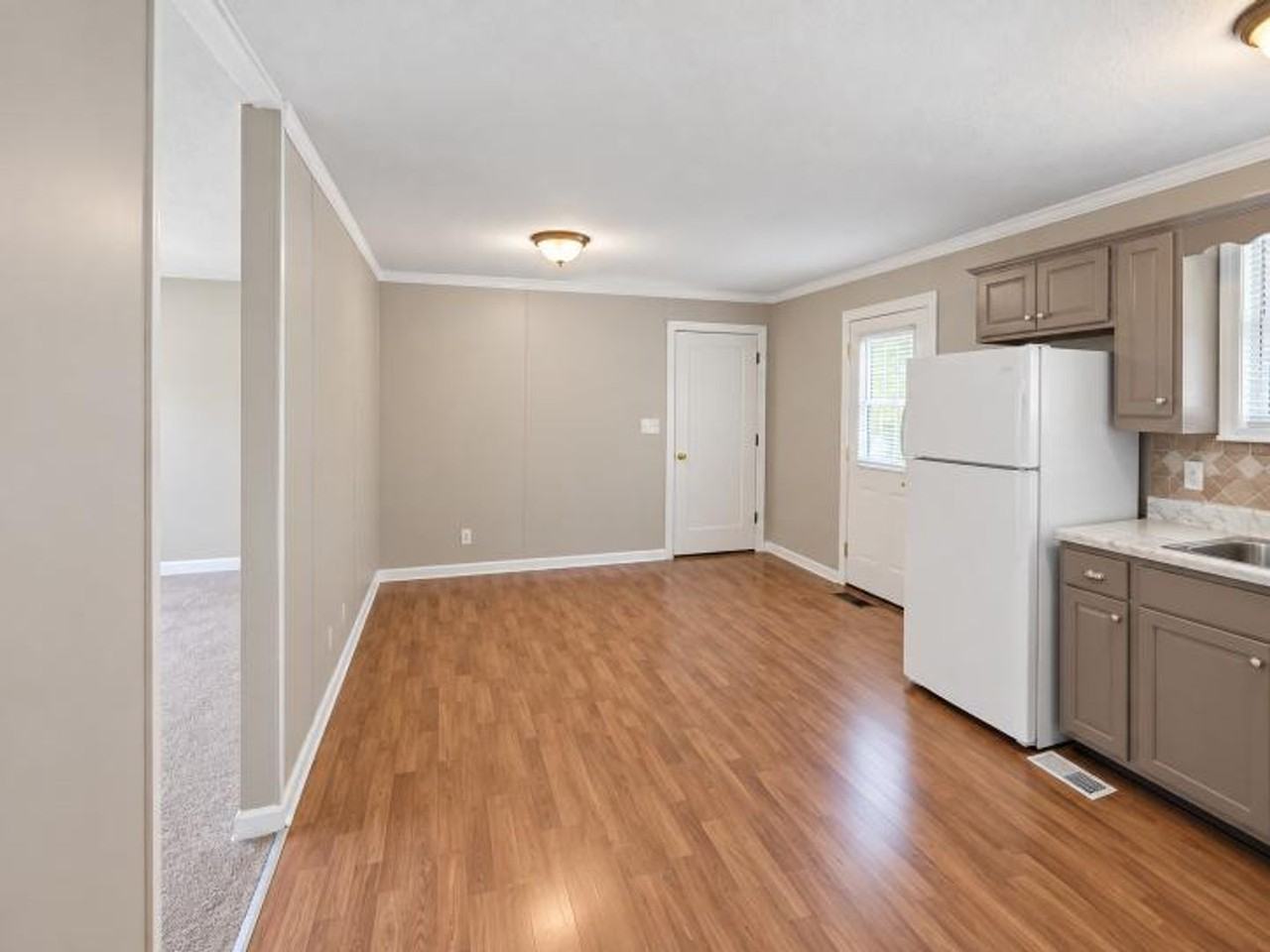 720 Ranch Hill Dr - Photo 5 of 15