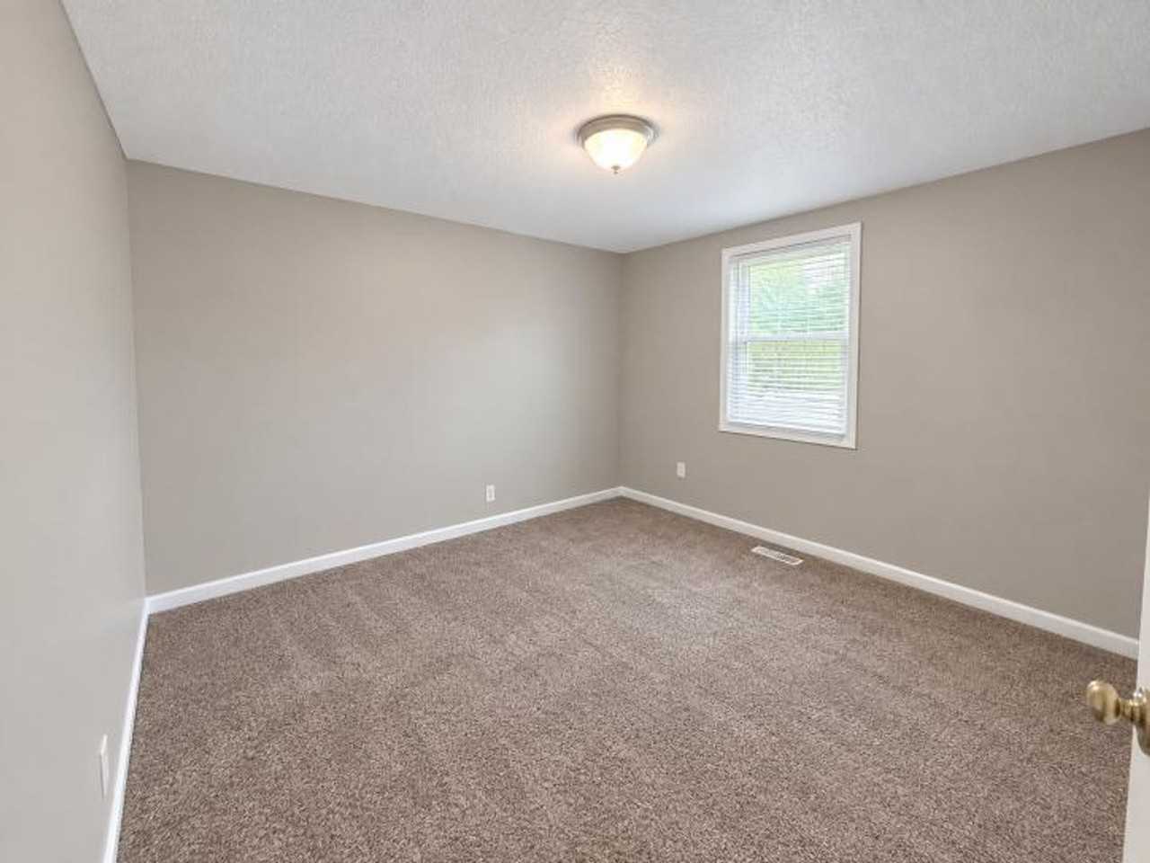 720 Ranch Hill Dr - Photo 6 of 15