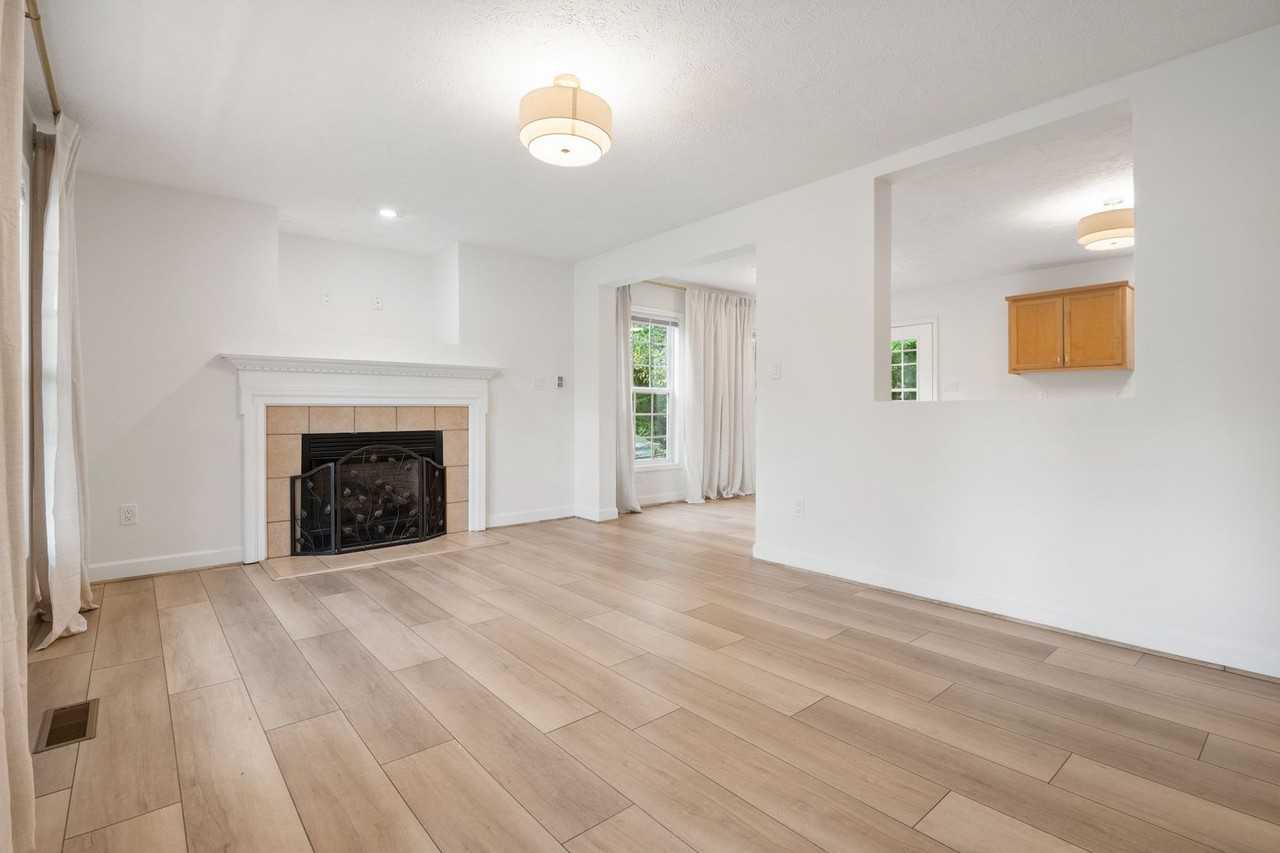 1420 E Lane St - Photo 5 of 26