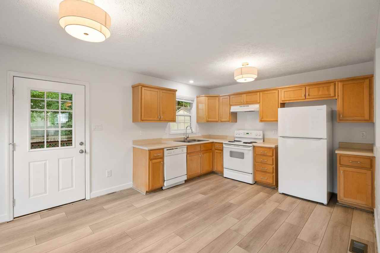 1420 E Lane St - Photo 7 of 26