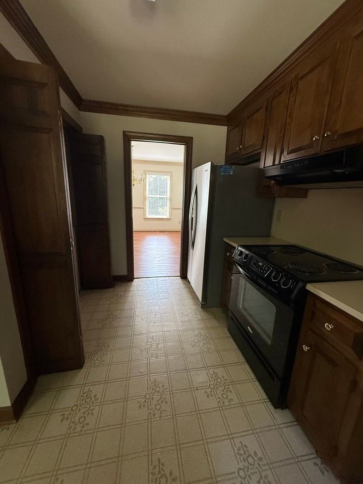 4761 Bristol Cir - Photo 4 of 13