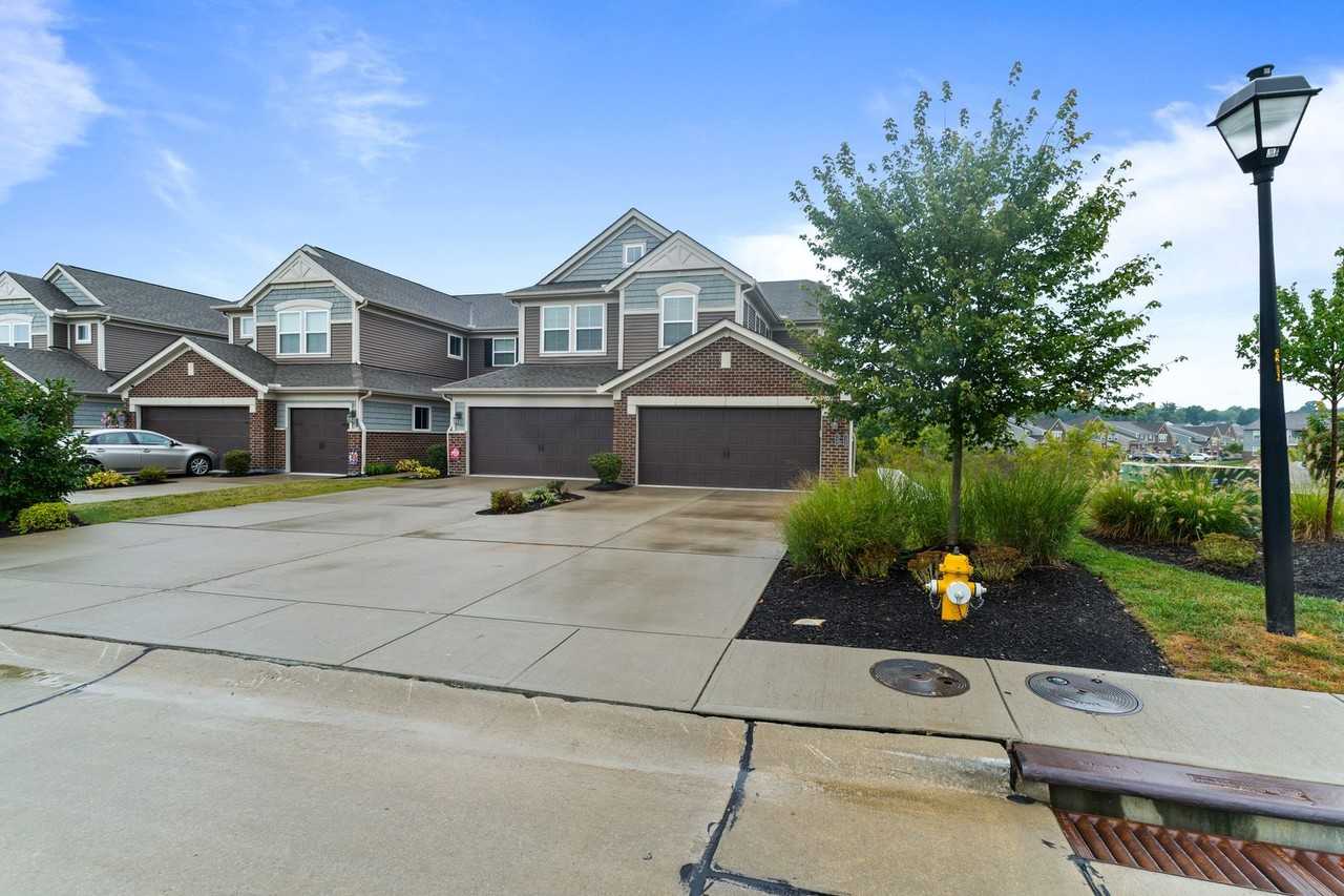 7555 Devonshire Dr - Photo 3 of 50