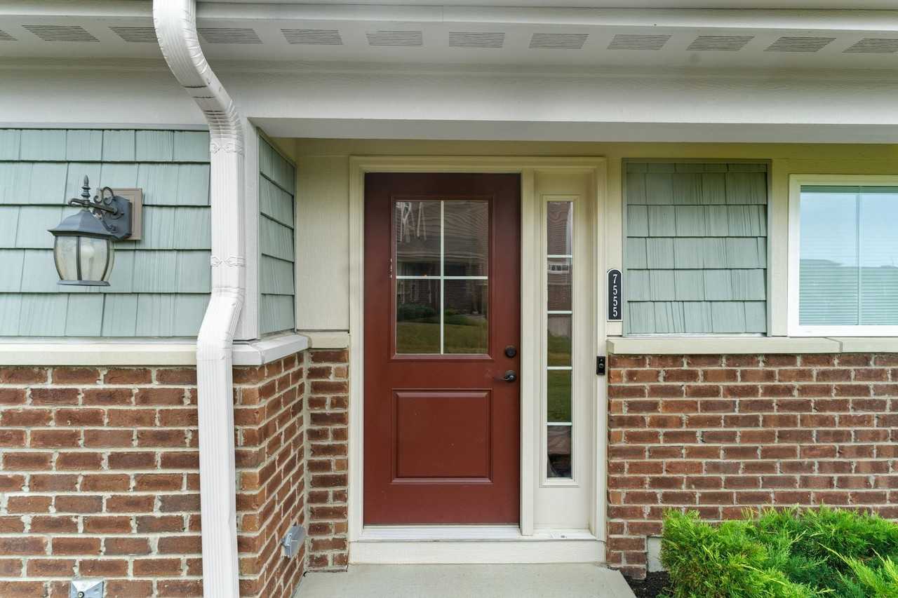 7555 Devonshire Dr - Photo 4 of 50