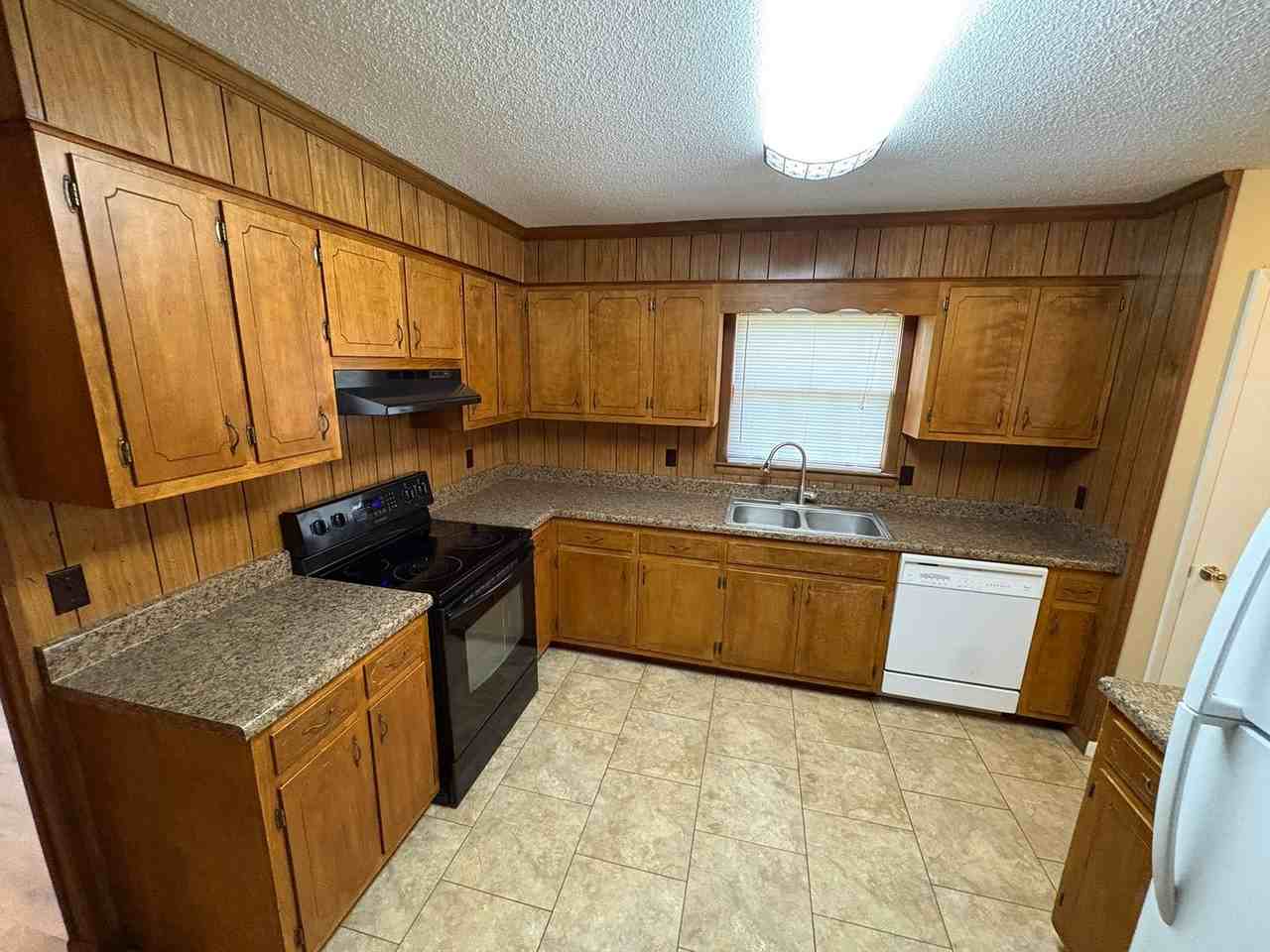 107 Teressa Dr - Photo 2 of 12