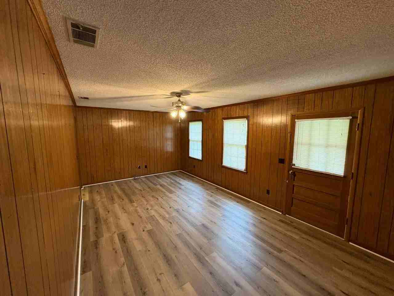 107 Teressa Dr - Photo 4 of 12