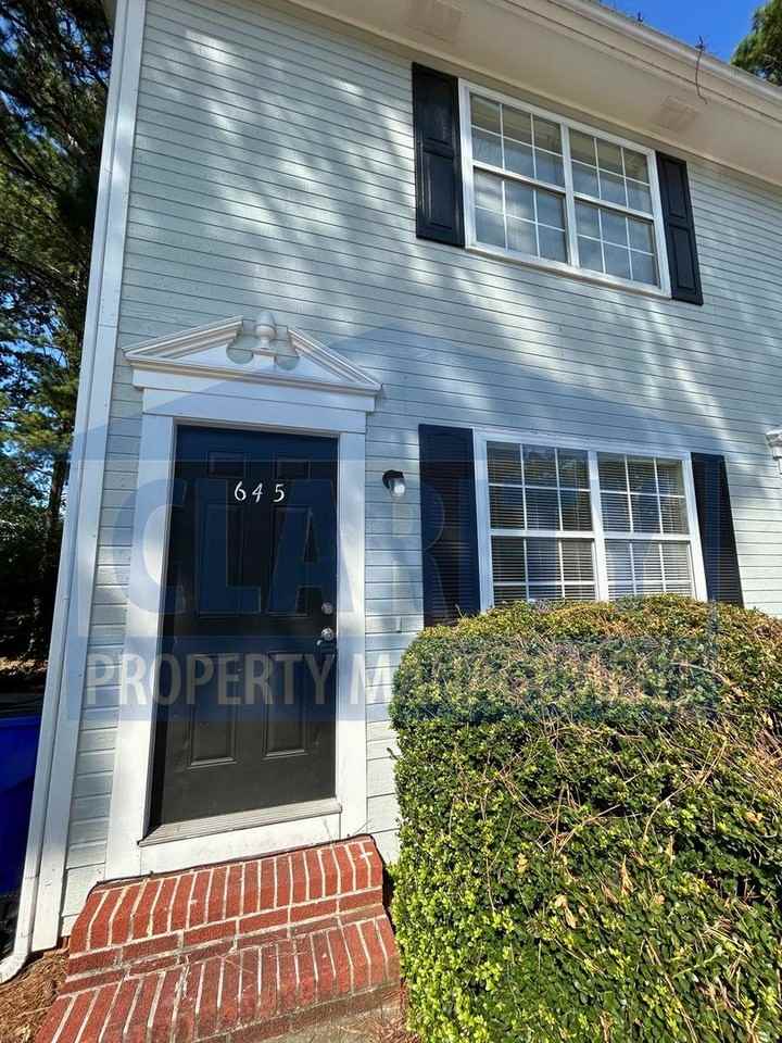 645 41st St Ne - Photo 2 of 15