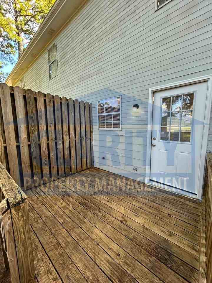 645 41st St Ne - Photo 3 of 15