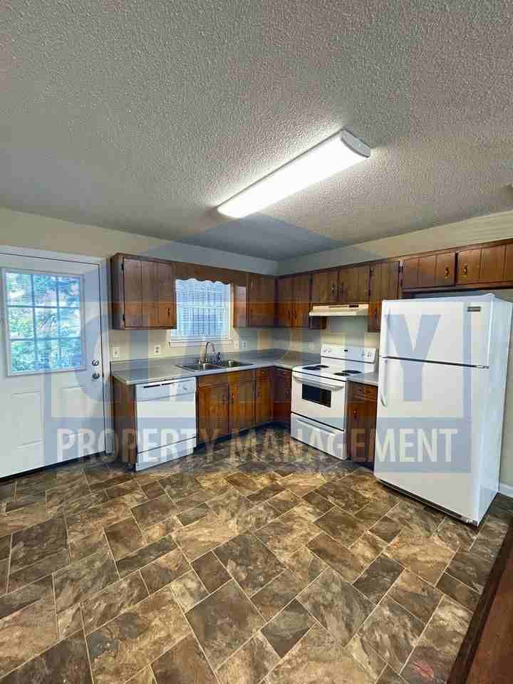 645 41st St Ne - Photo 6 of 15