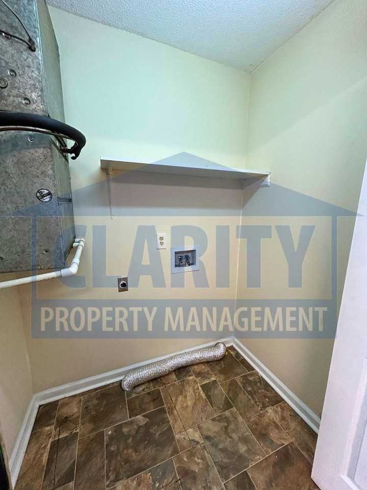 645 41st St Ne - Photo 7 of 15