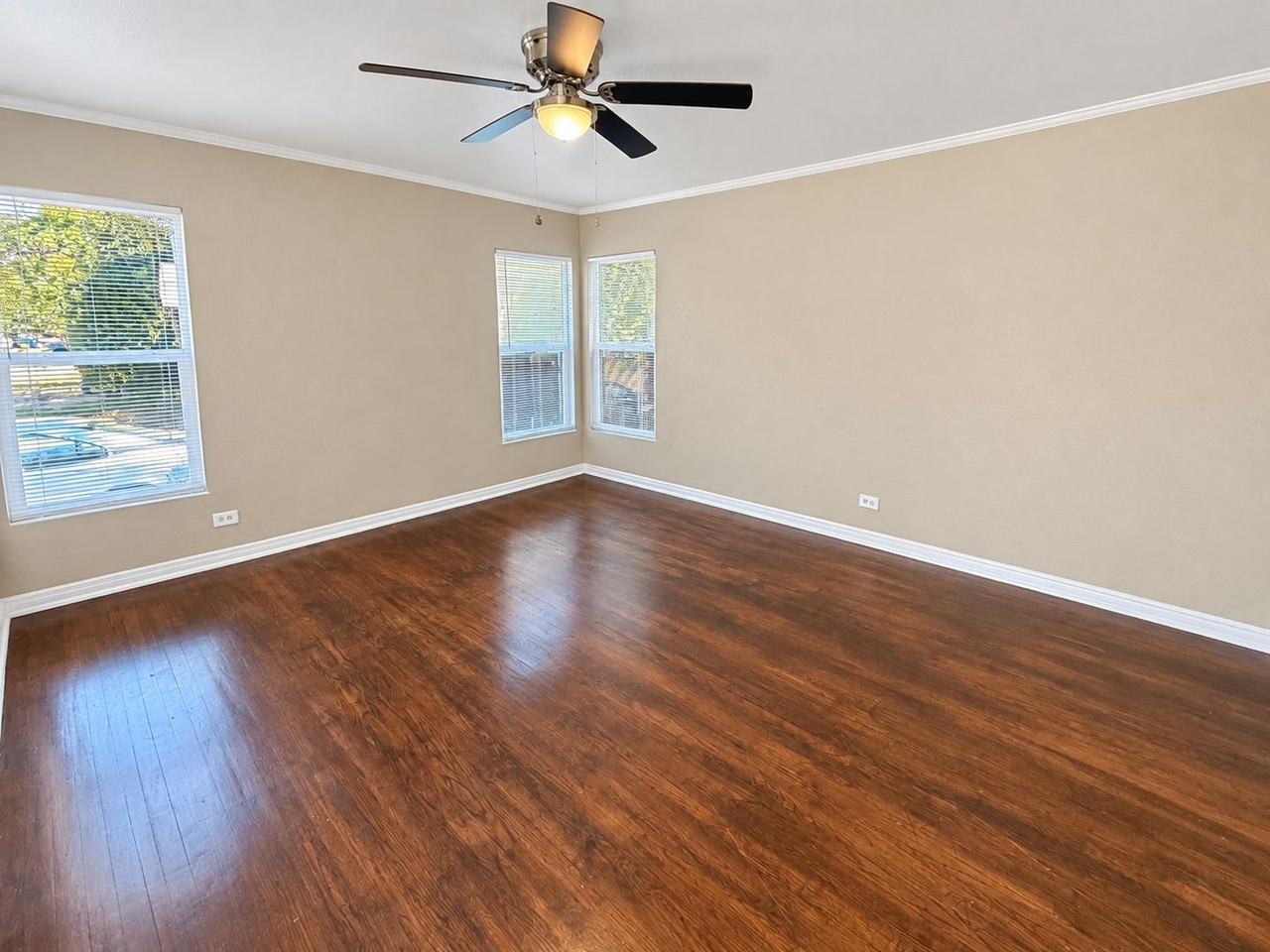 1514 Cedarcrest Dr - Photo 2 of 12