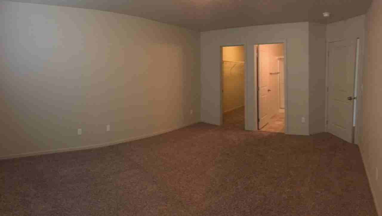 $1,795 / 3br - Photo 3 of 4