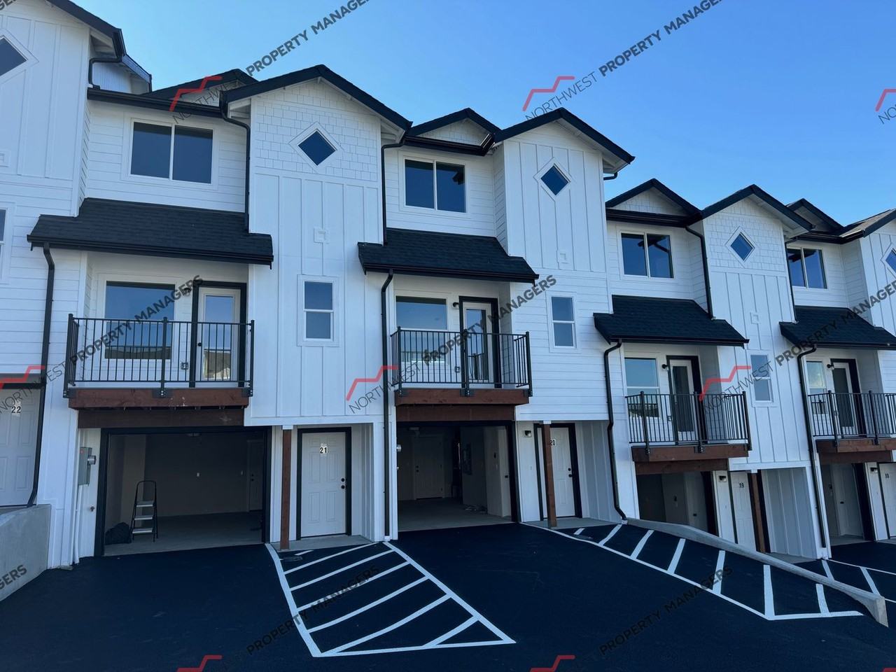 r45i Kennicott Villa - Photo 2 of 46
