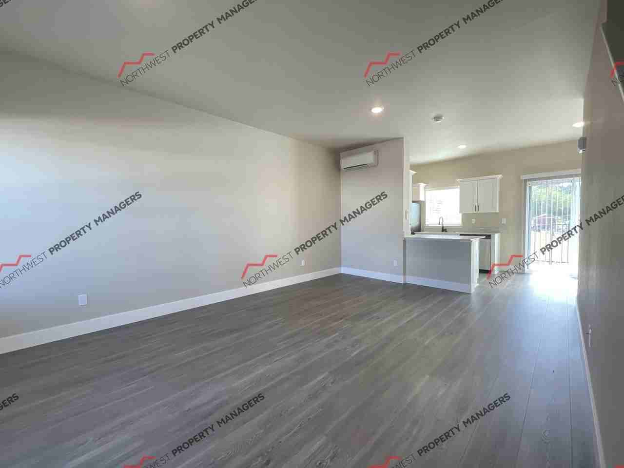 r45i Kennicott Villa - Photo 3 of 46