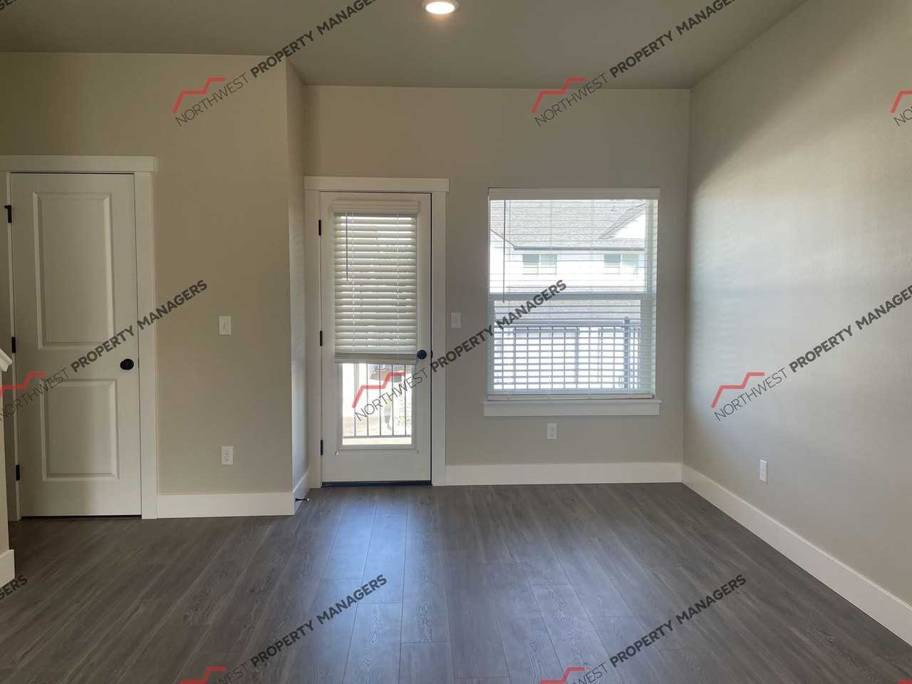 r45i Kennicott Villa - Photo 4 of 46
