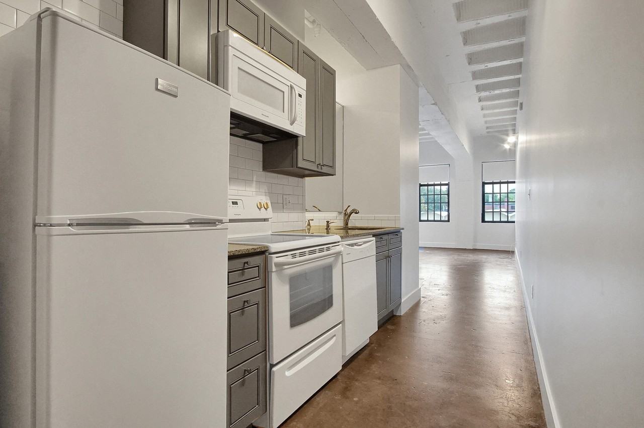 4901 Pernod Ave - Photo 4 of 11