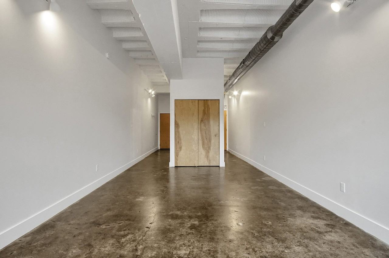 4901 Pernod Ave - Photo 5 of 11