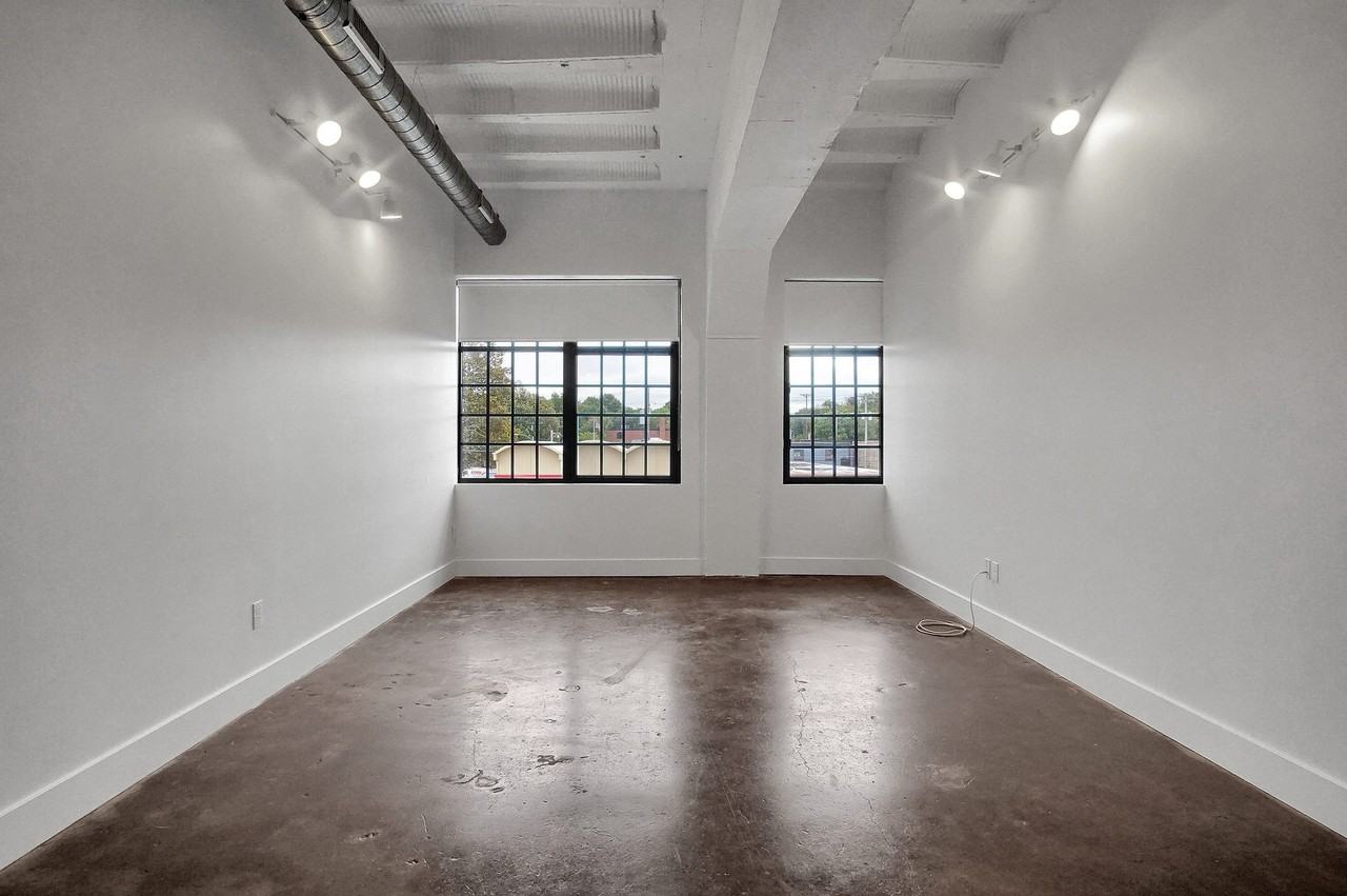 4901 Pernod Ave - Photo 6 of 11