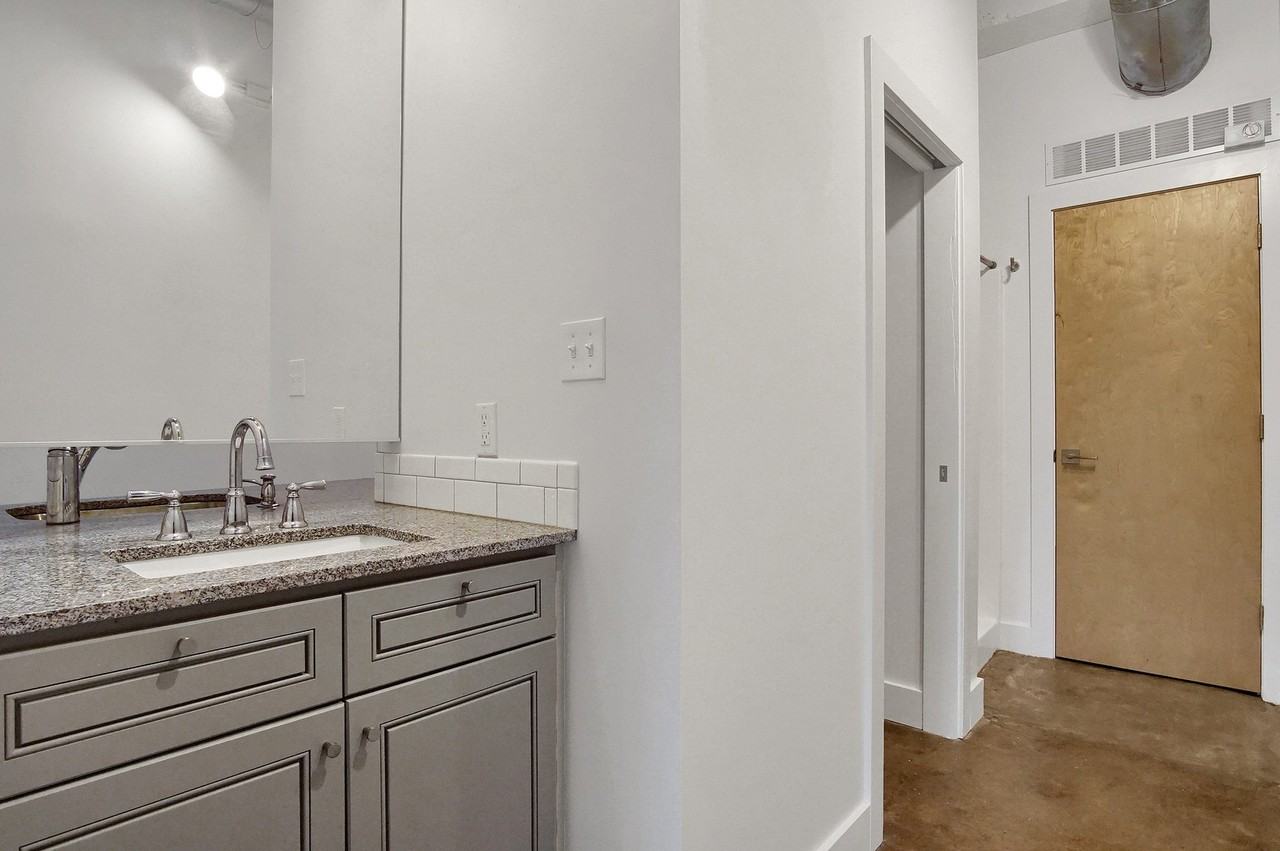 4901 Pernod Ave - Photo 7 of 11