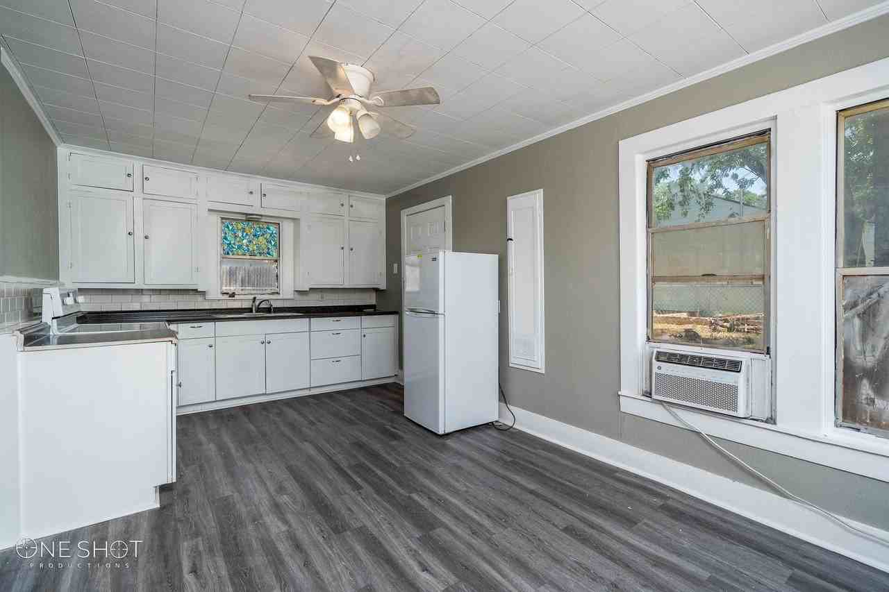1126 N 11th St - Photo 4 of 18