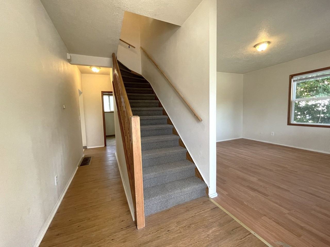 4713 N Commercial Ave - Photo 4 of 25