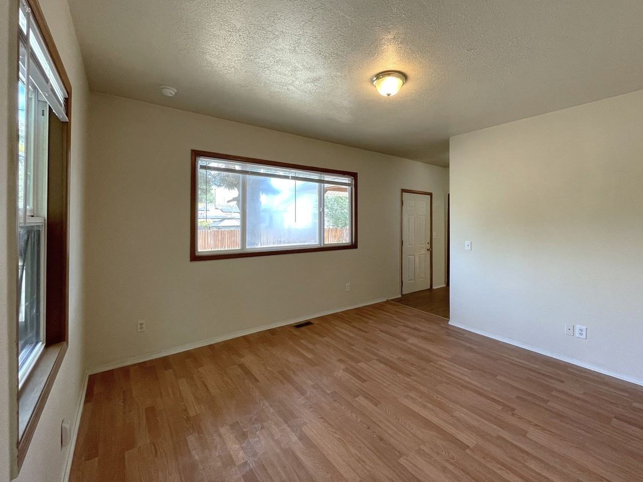 4713 N Commercial Ave - Photo 5 of 25