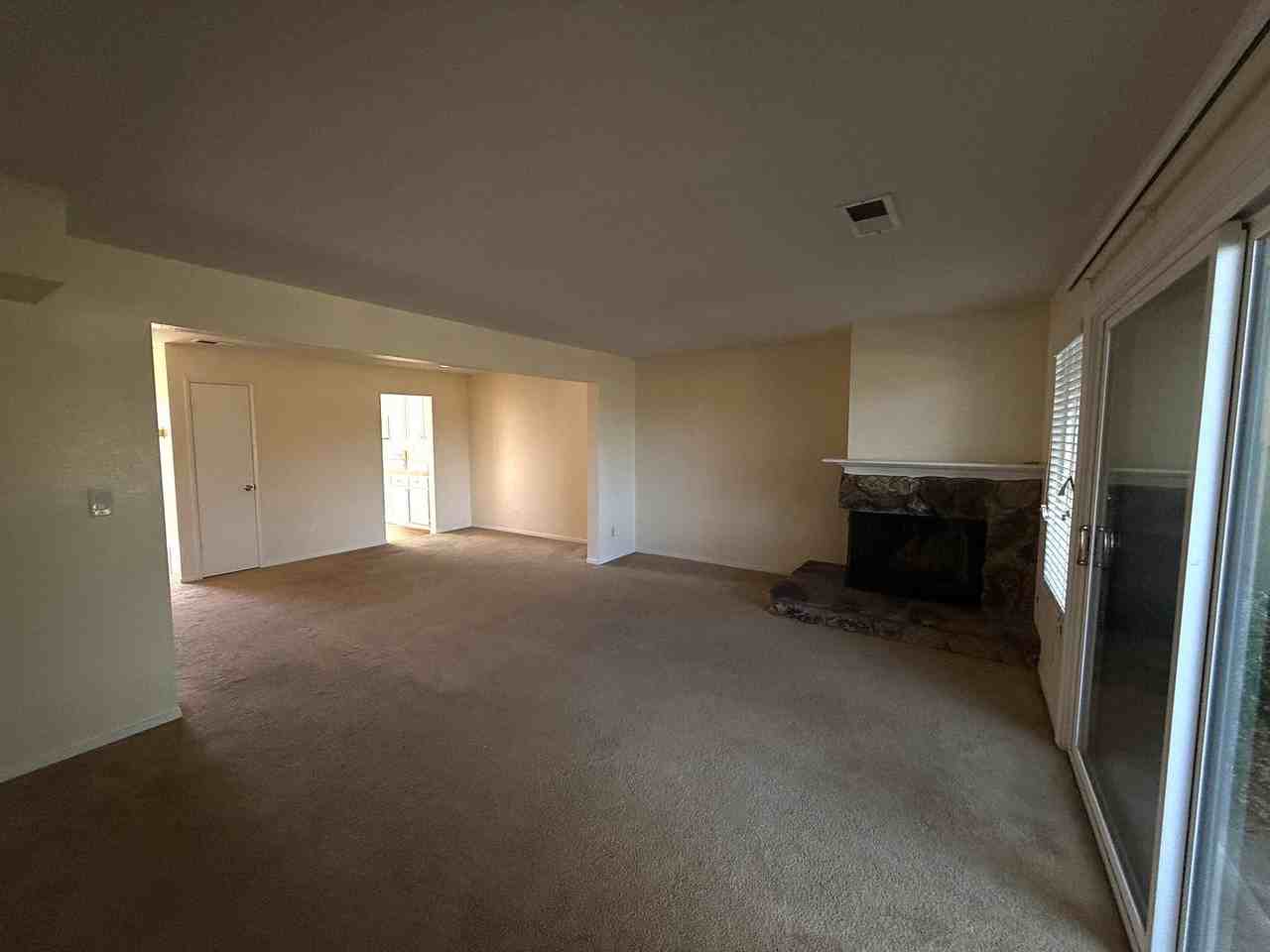 5 Oak Crest Ct Apt B - Photo 3 of 17