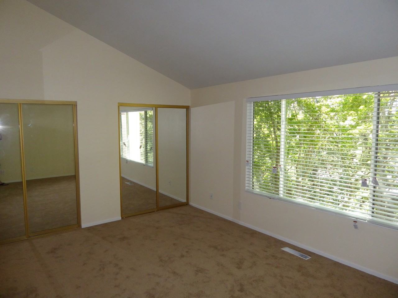 5 Oak Crest Ct Apt B - Photo 6 of 17