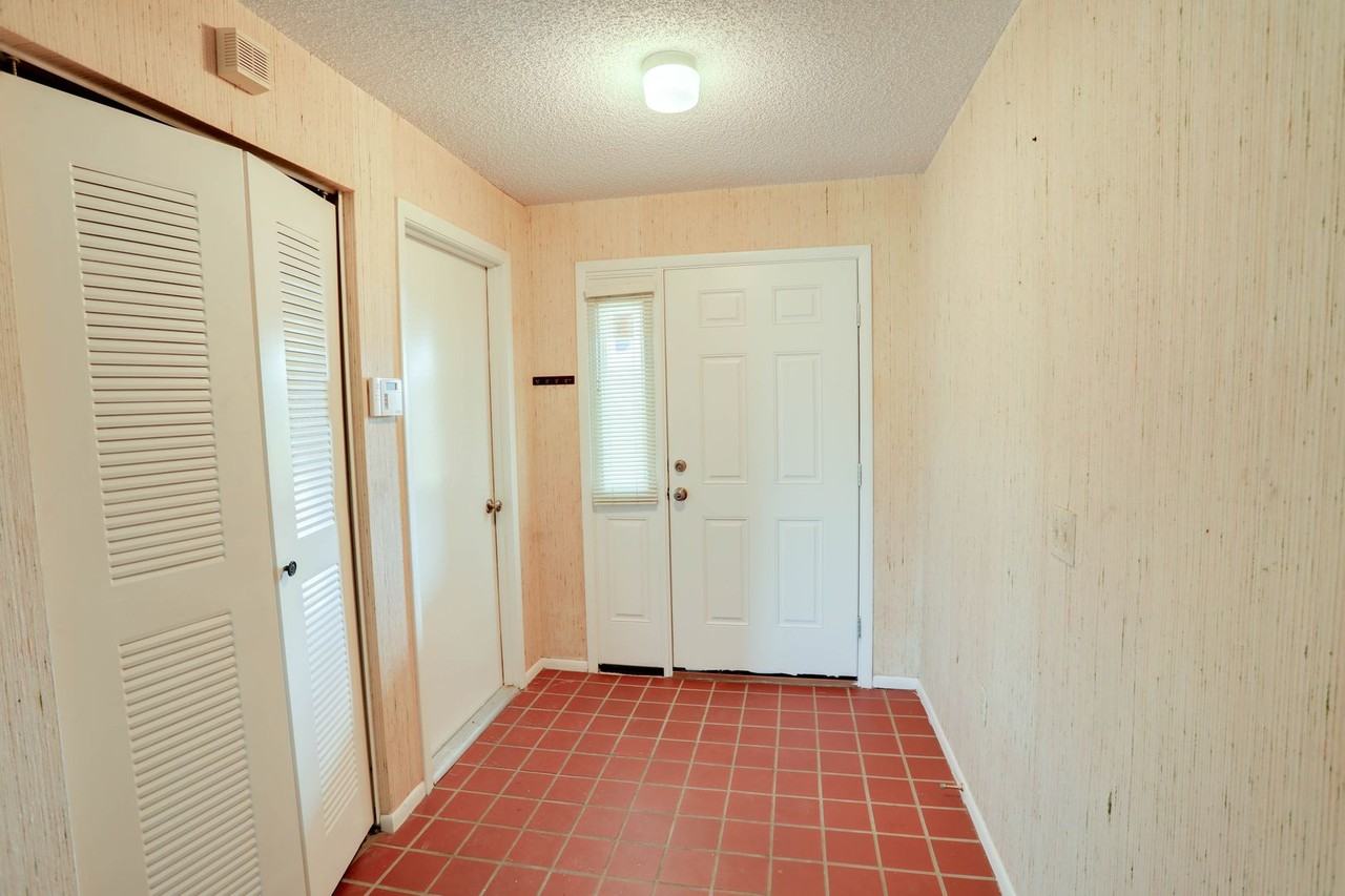 2634 Shadybranch Dr - Photo 3 of 18