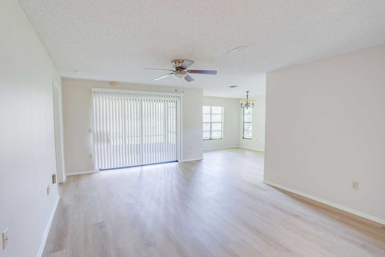 2634 Shadybranch Dr - Photo 4 of 18