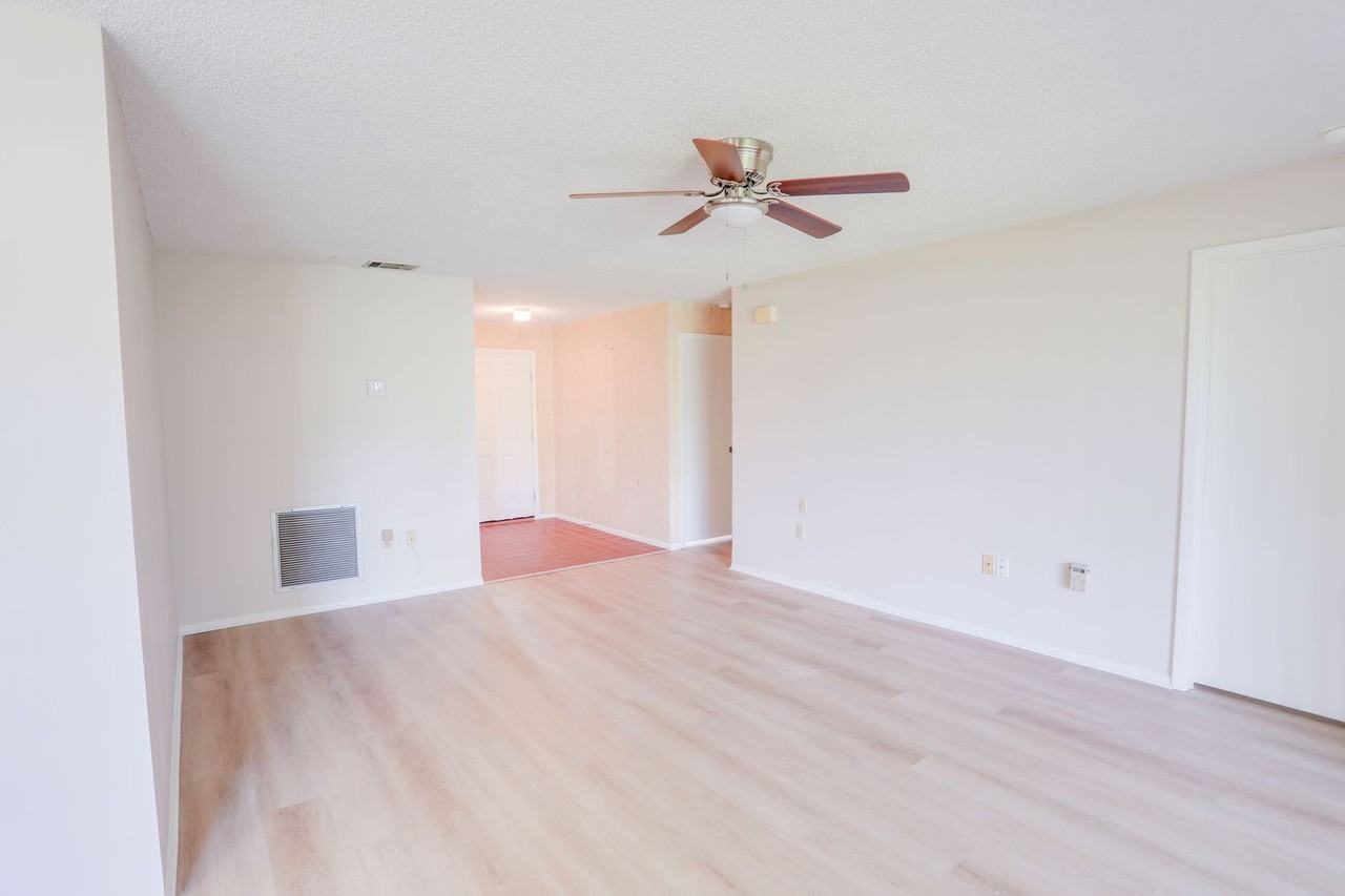 2634 Shadybranch Dr - Photo 5 of 18
