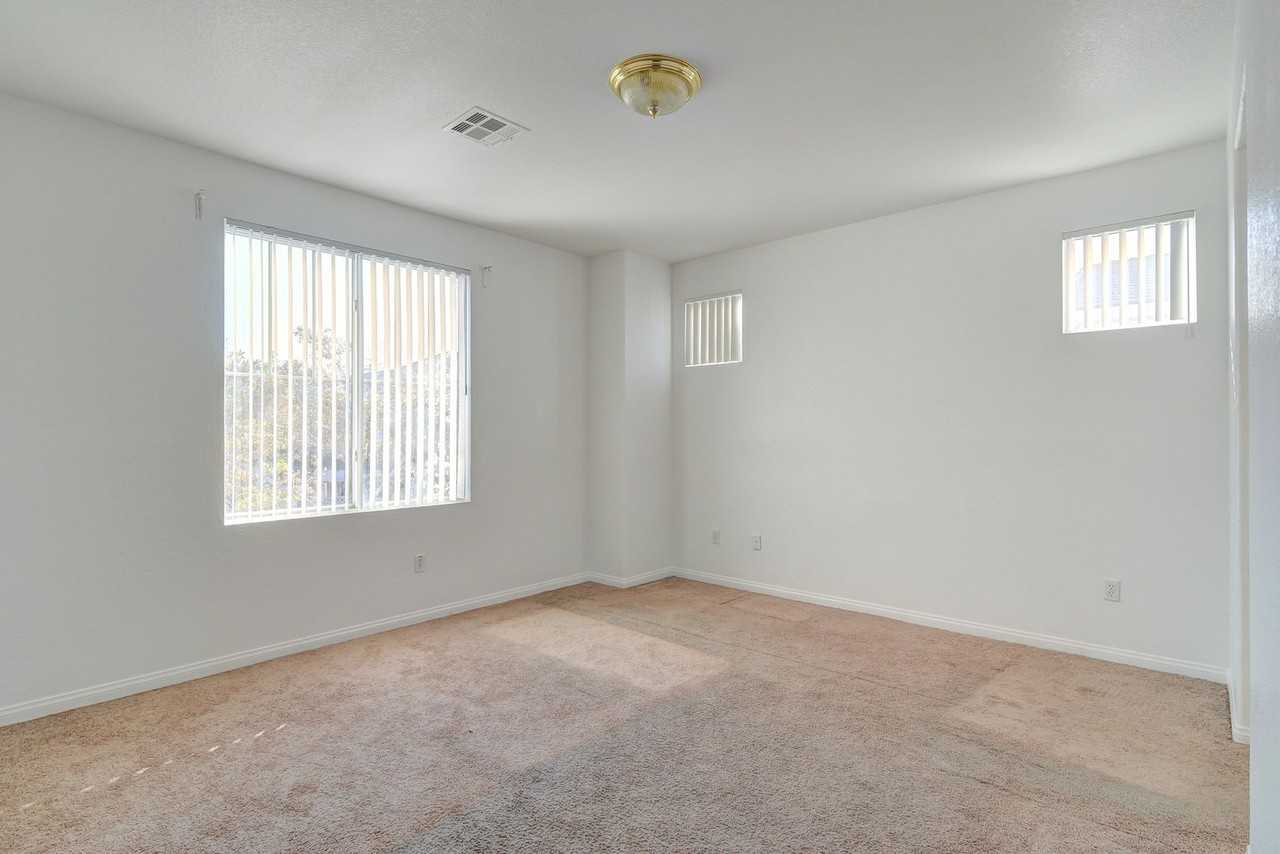 6180 Bridgeport Hills Ave - Photo 5 of 15