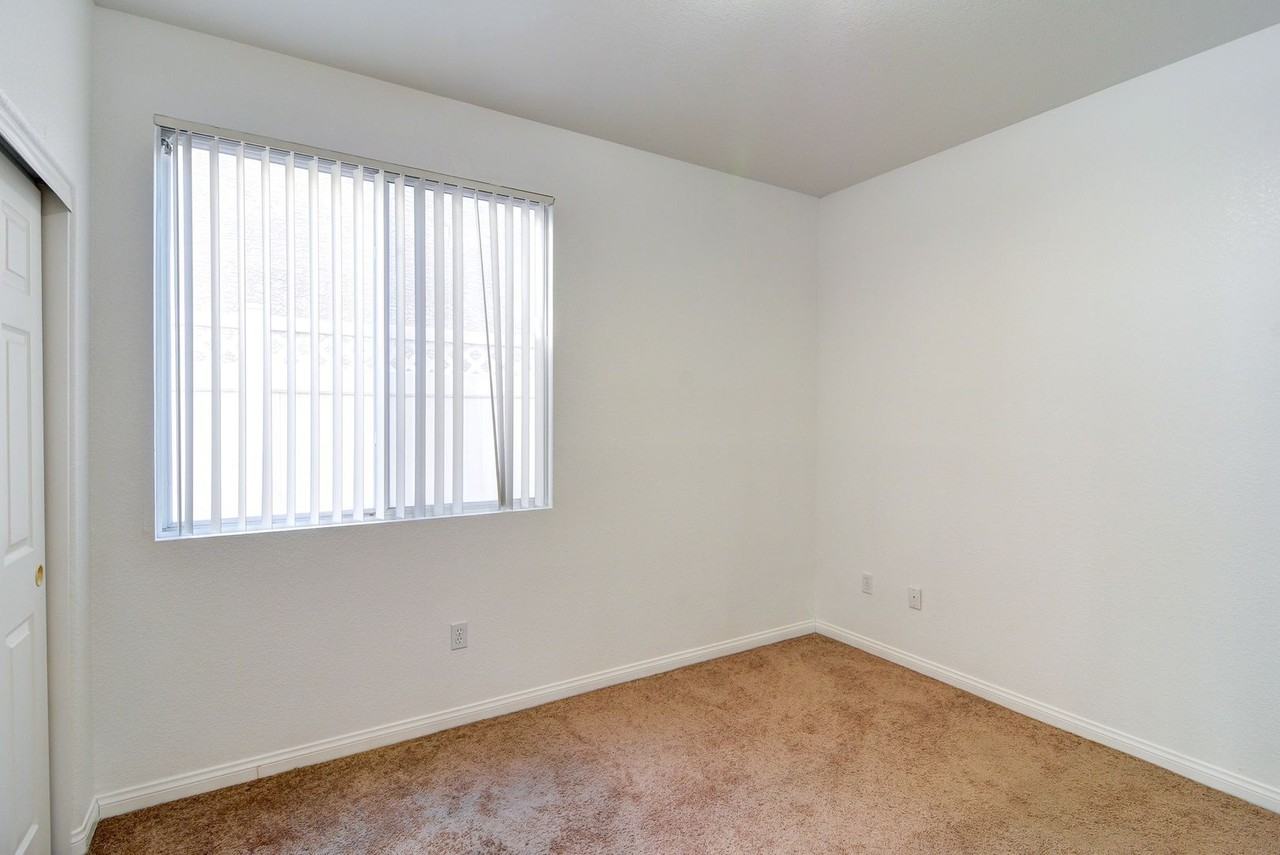 6180 Bridgeport Hills Ave - Photo 6 of 15