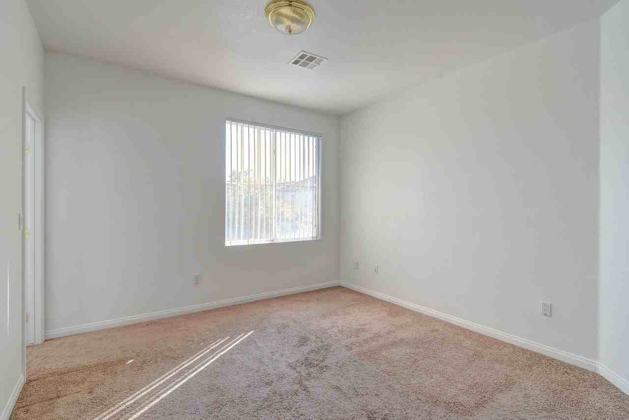 6180 Bridgeport Hills Ave - Photo 7 of 15