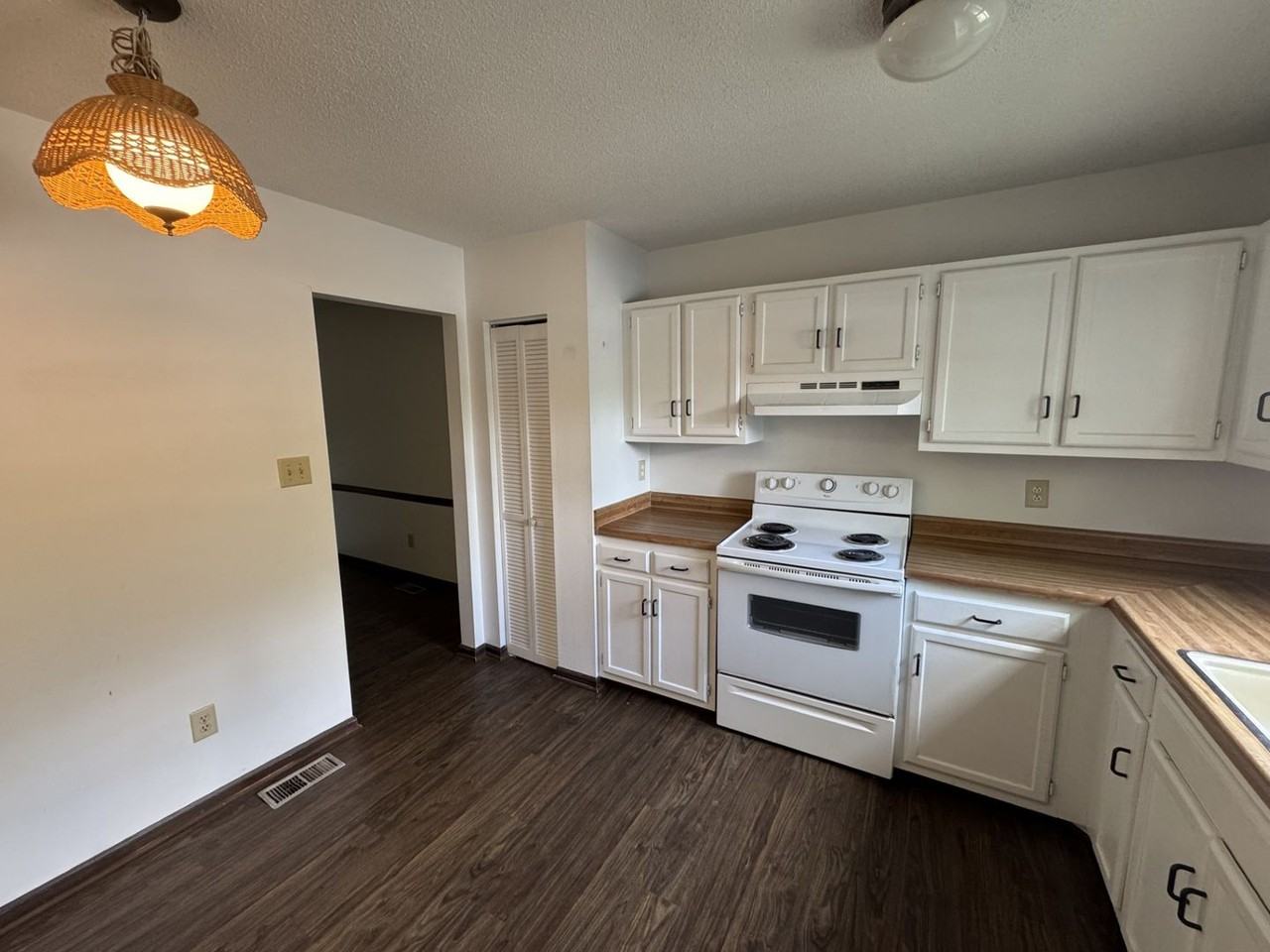 5721 Pool Side Dr - Photo 4 of 20
