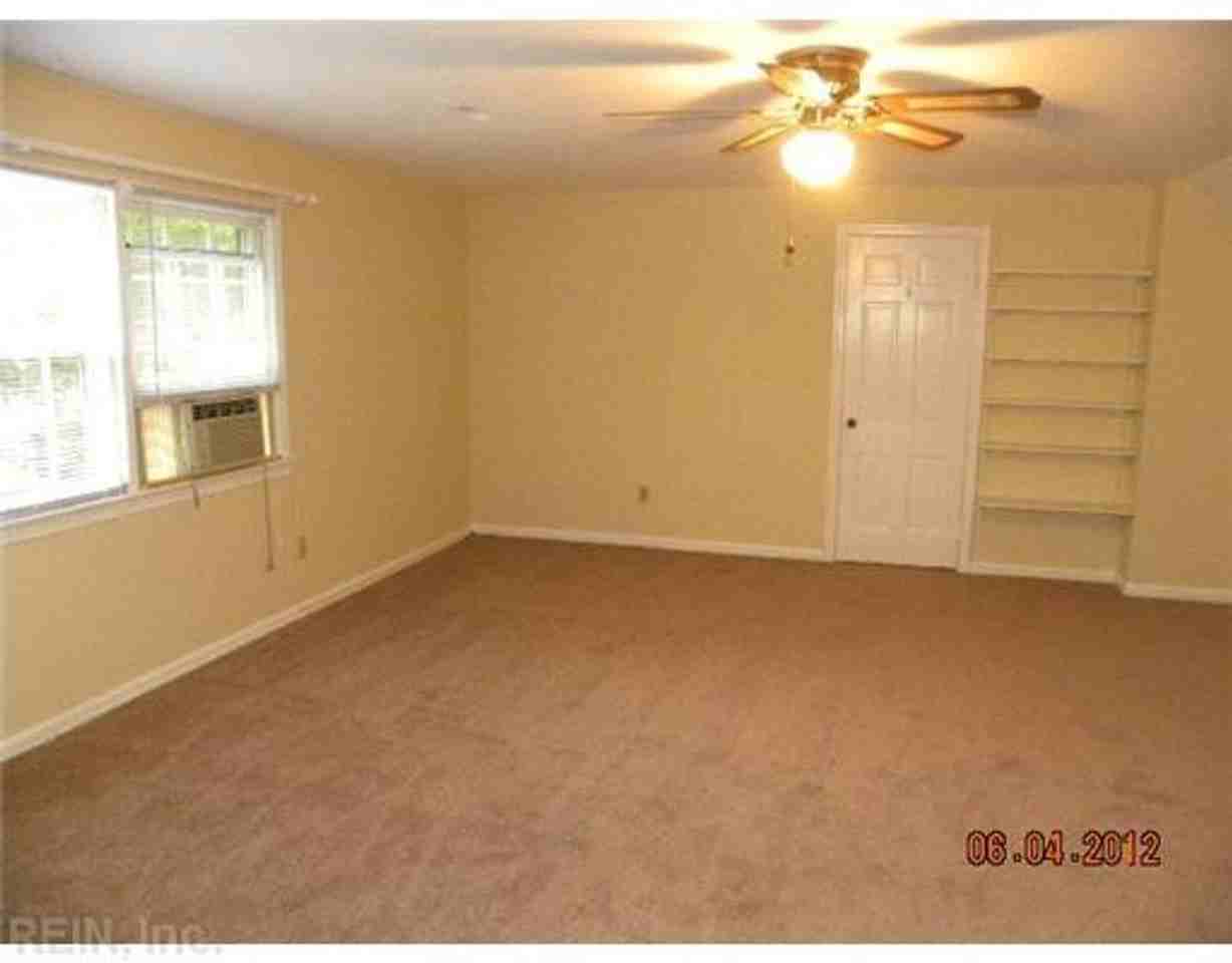 100 Earl St - Photo 2 of 15