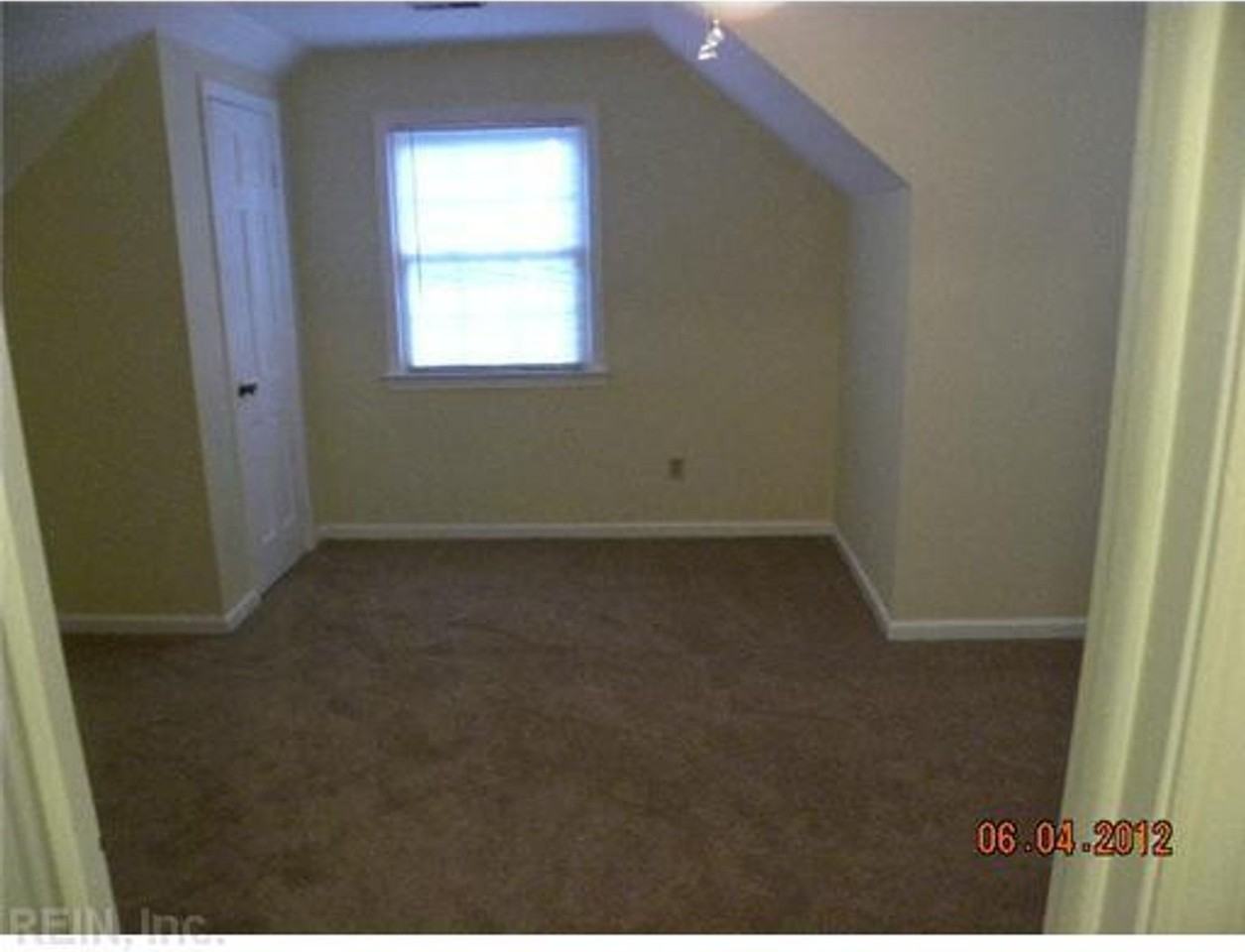 100 Earl St - Photo 3 of 15