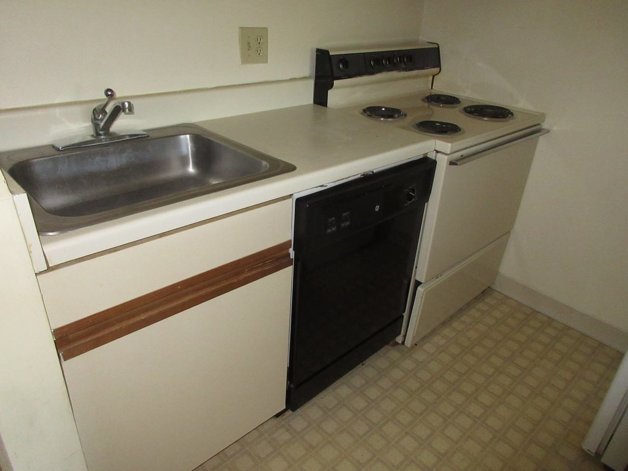 346 Wells Ct - Photo 2 of 4