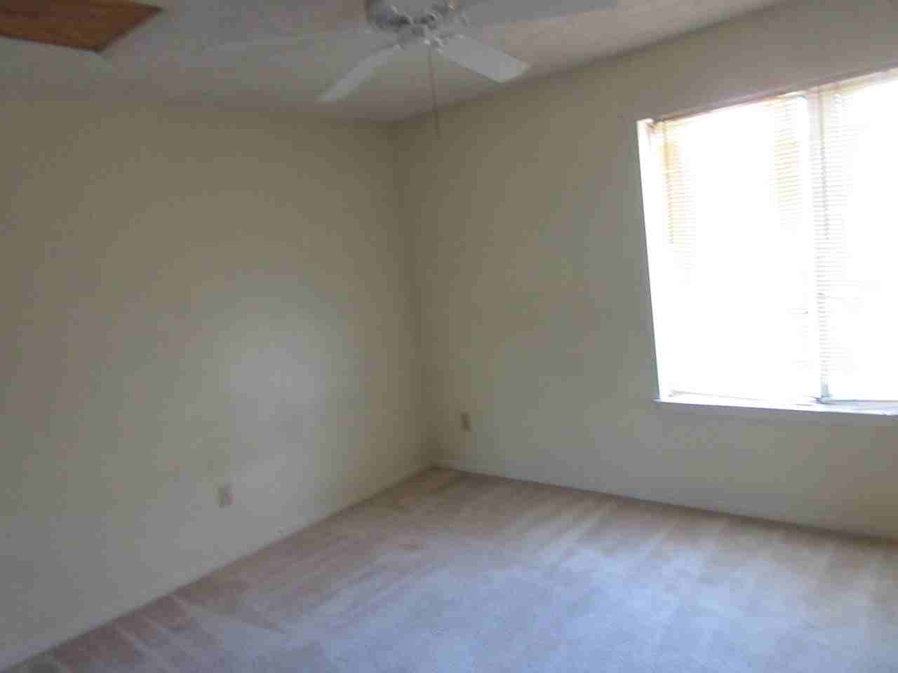 346 Wells Ct - Photo 3 of 4