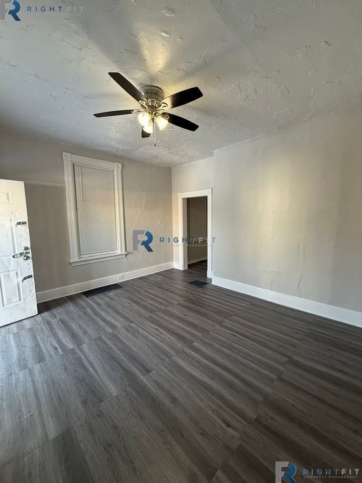 957 Fairbanks Ave - Photo 2 of 16