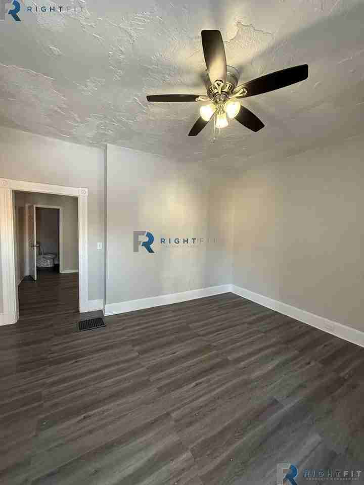 957 Fairbanks Ave - Photo 3 of 16